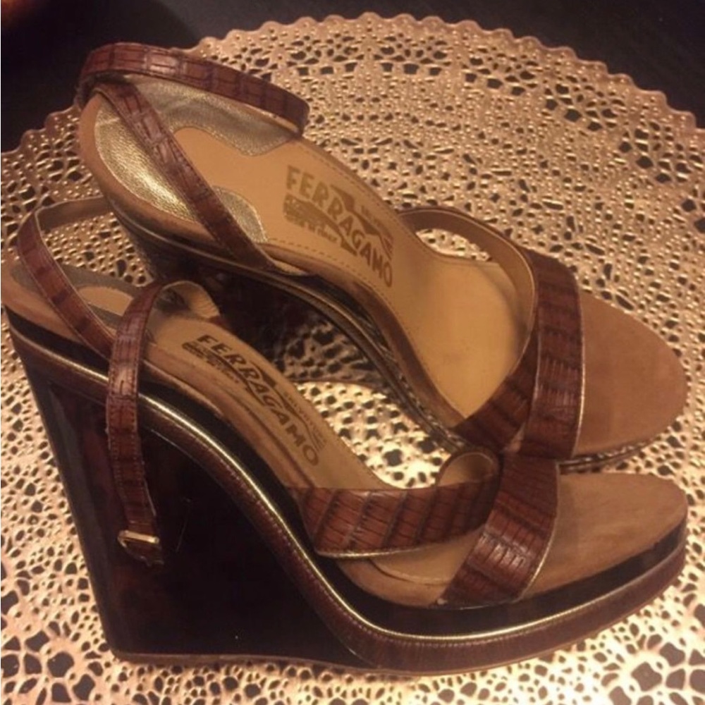 Salvatore Ferragamo women’s wedges size 6 runs small. Can fit size 5-6